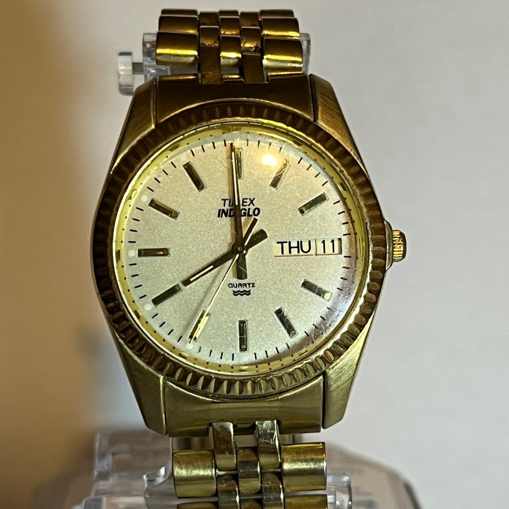 timex indiglo quartz day date fluted bezel *not running*